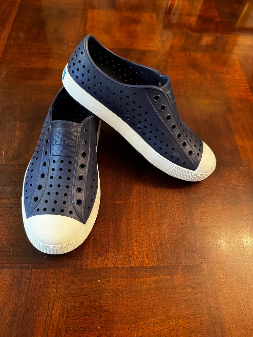 Native Jefferson Shoes Size 4 Youth Navy Blue